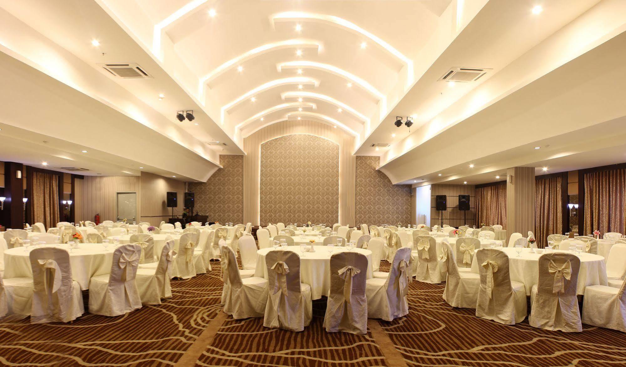 Karibia Boutique Hotel Medan Exterior foto